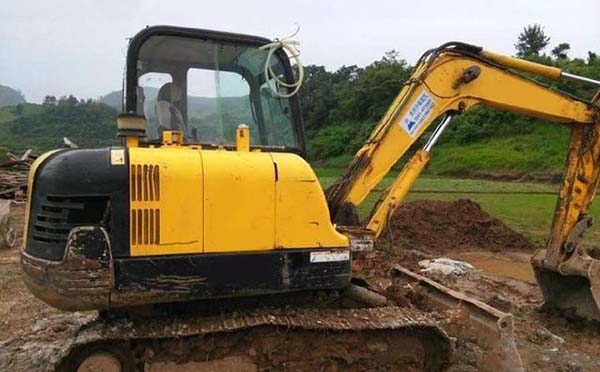 小型挖掘机安全操作规范详解