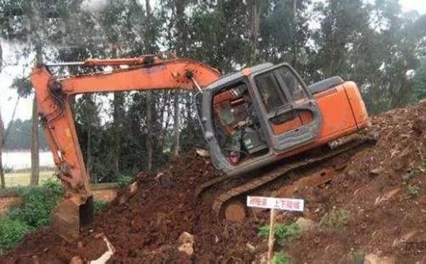 开小挖掘机应该注意的操作行为规范