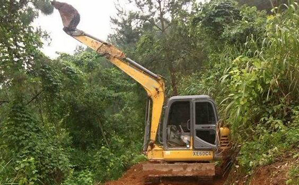 小挖掘机修带坡度的三条常用技巧