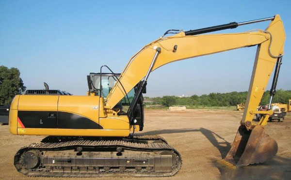 挖掘机如何避免液压油缸漏油以及注意事项