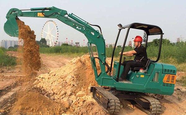 小型挖掘机如何选择发动机机油