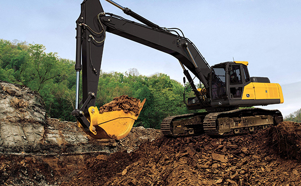 履带式小型挖掘机四轮一带的使用与维护