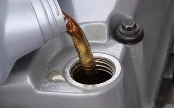 如何判断挖机机油进水，机油进水怎么办