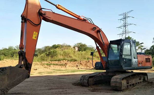 小型挖掘机发动机的废气大是什么原因应该如何解决