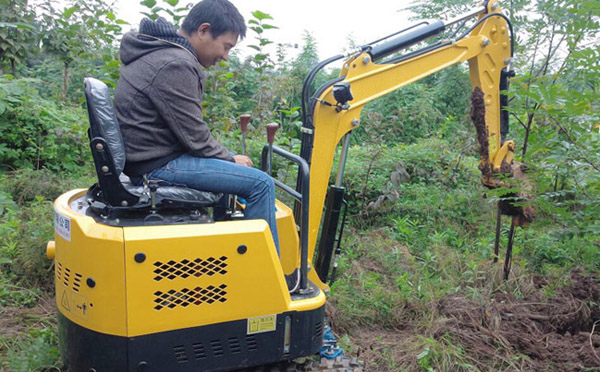 小挖机的操作注意事项
