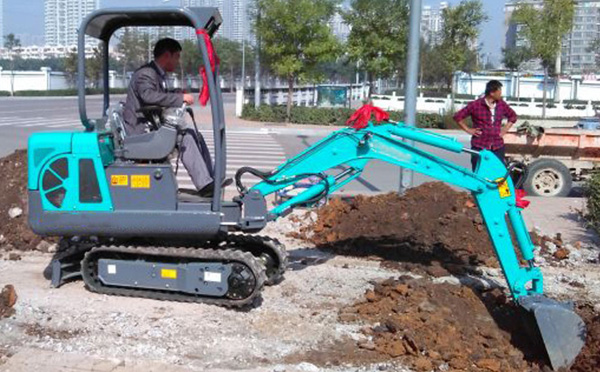 小挖机实物图