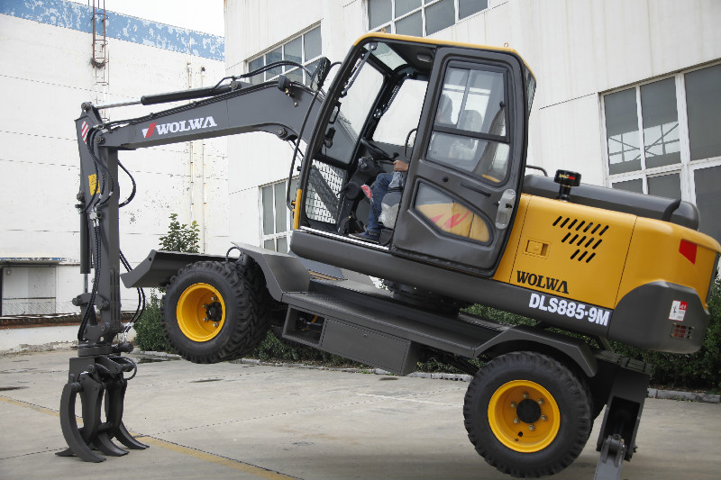 轮式挖掘机与履带式挖掘机效率对比