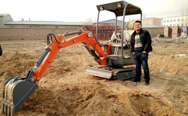 履带式小型挖掘机